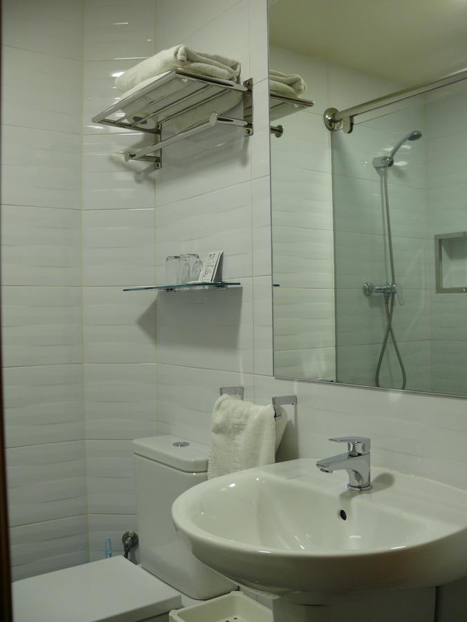 Hostal La Hispanidad Malaga Ngoại thất bức ảnh
